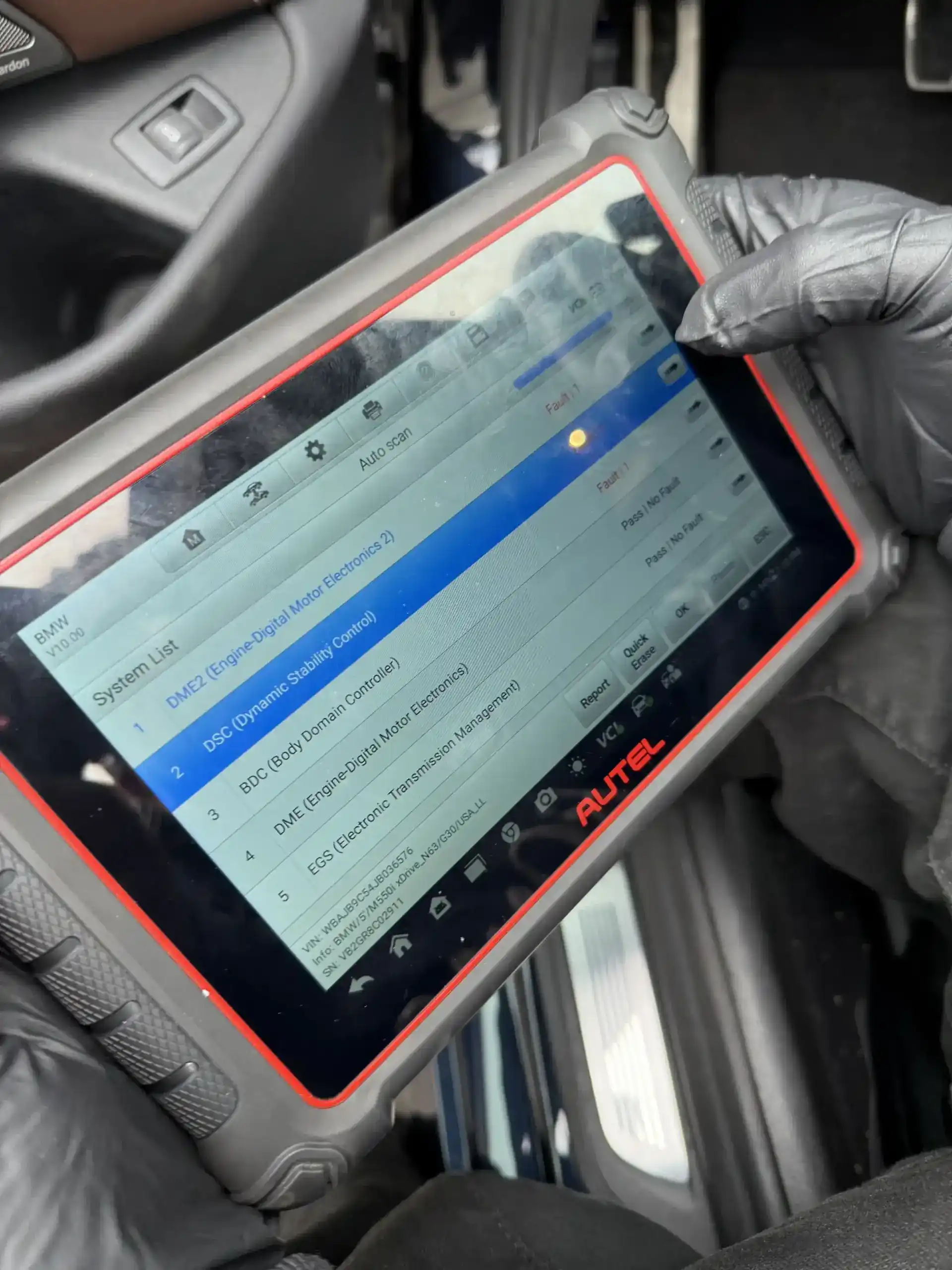 Autel scanner showing a BMW M550i (G30 N63 V8) system fault scan
